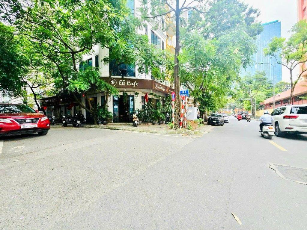 Bán nhà lô góc thang máy phố Phàm Tuấn Tài Cầu Giấy Hà Nội 21 tỷ. Mặt tiền 6m vỉa hè ô tô