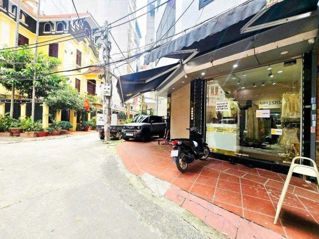 Bán nhà lô góc thang máy phố Phàm Tuấn Tài Cầu Giấy Hà Nội 21 tỷ. Mặt tiền 6m vỉa hè ô tô