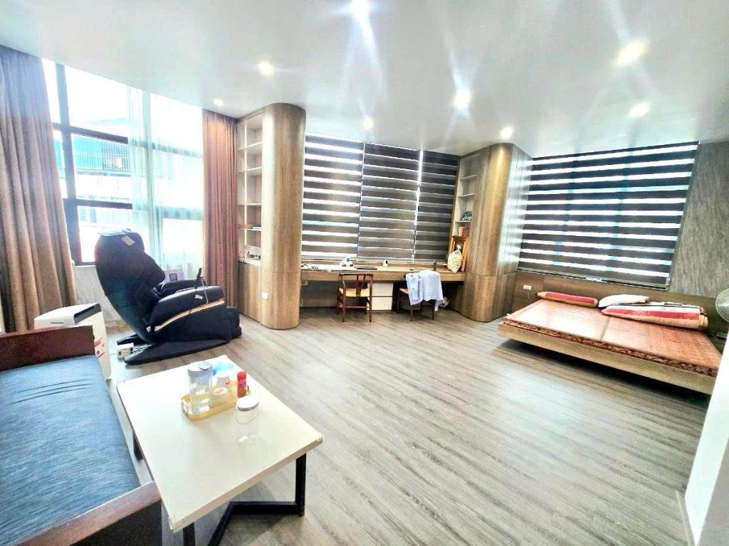 Bán nhà lô góc thang máy phố Phàm Tuấn Tài Cầu Giấy Hà Nội 21 tỷ. Mặt tiền 6m vỉa hè ô tô