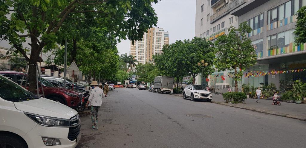 Bán đất phân lô ngõ 156 Võ Chí Công Tây Hồ  400 triêu/m2. Mặt tiền gần 10m DT 200m2 trươc nhà ô tô tránh nhau  