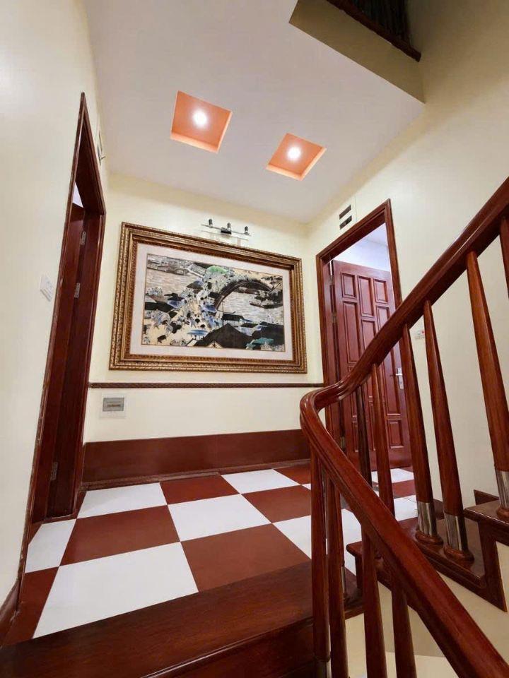 Bán rẻ nhà đẹp vỉa hè ô tô Nghĩa Đô Starlake Cầu Giấy Hà Nôi. Mặt tiền 5m  hai thoáng mặt trước vỉa hè ô tô tránh nhau