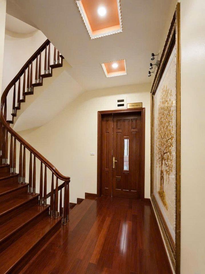 Bán rẻ nhà đẹp vỉa hè ô tô Nghĩa Đô Starlake Cầu Giấy Hà Nôi. Mặt tiền 5m  hai thoáng mặt trước vỉa hè ô tô tránh nhau