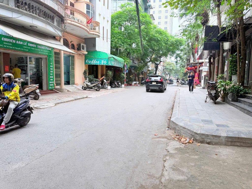 Bán nhà phố Nguyên Hồng Đống Đa thang máy vỉa hè kinh doanh. Nhà 2 mặt thoáng 