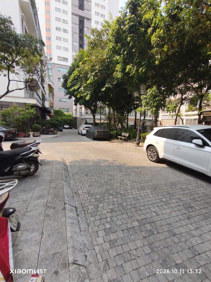 Bán nhà phố Nguyên Hồng Đống Đa thang máy vỉa hè kinh doanh. Nhà 2 mặt thoáng 