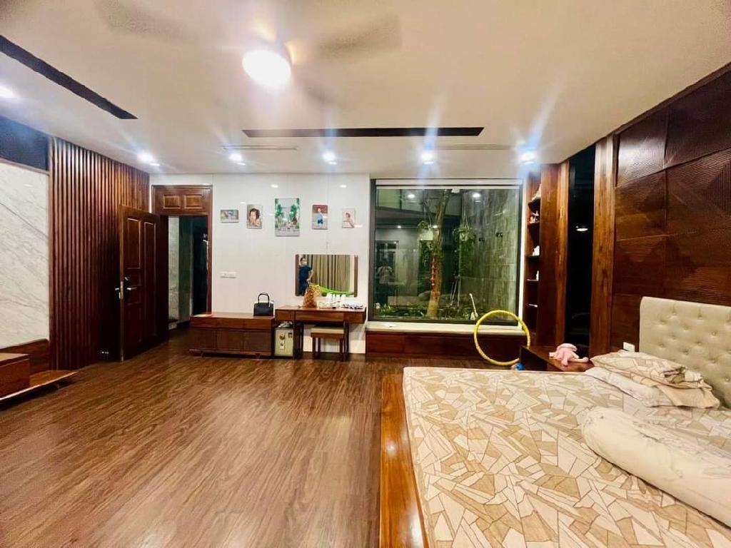 Bán rẻ 9 tầng lô góc mặt phố Hoàng Sâm Cầu Giấy Hà Nội. Mặt tiền 9m hầm rộng hai mặt ô tô vỉa hè