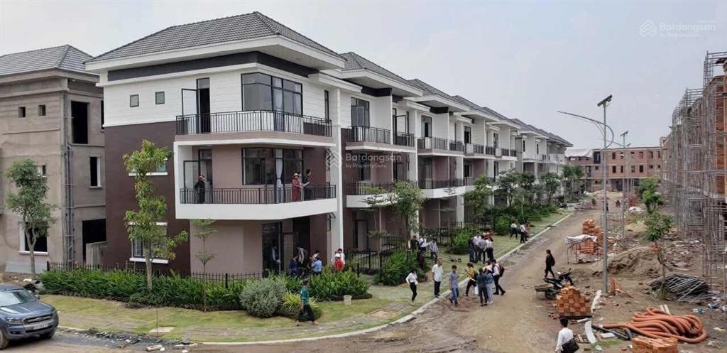 Biệt thự mặt kênh  phúc an city 6x15 ( 3 tấm đúc) giá 2.7 tỷ  dương 0868 319 ***