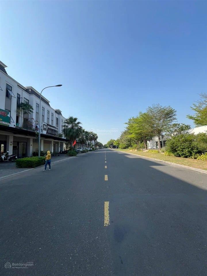 Biệt thự mặt kênh  phúc an city 6x15 ( 3 tấm đúc) giá 2.7 tỷ  dương 0868 319 ***