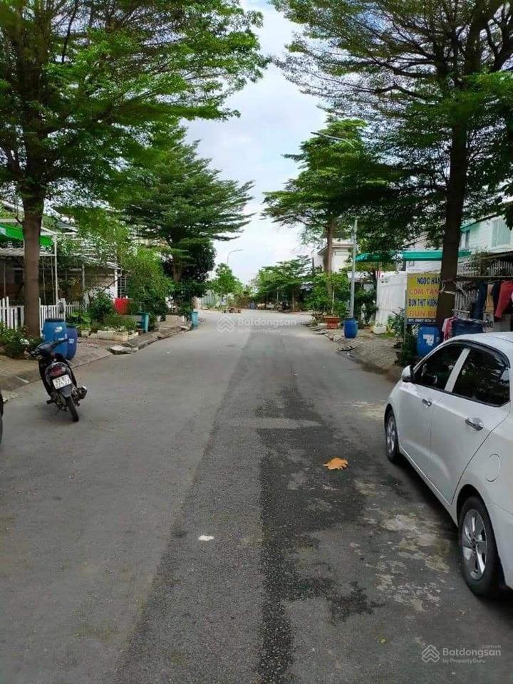 Bán nhà phố ehome 4 gần ca fe hồ bơi 4ty400tr