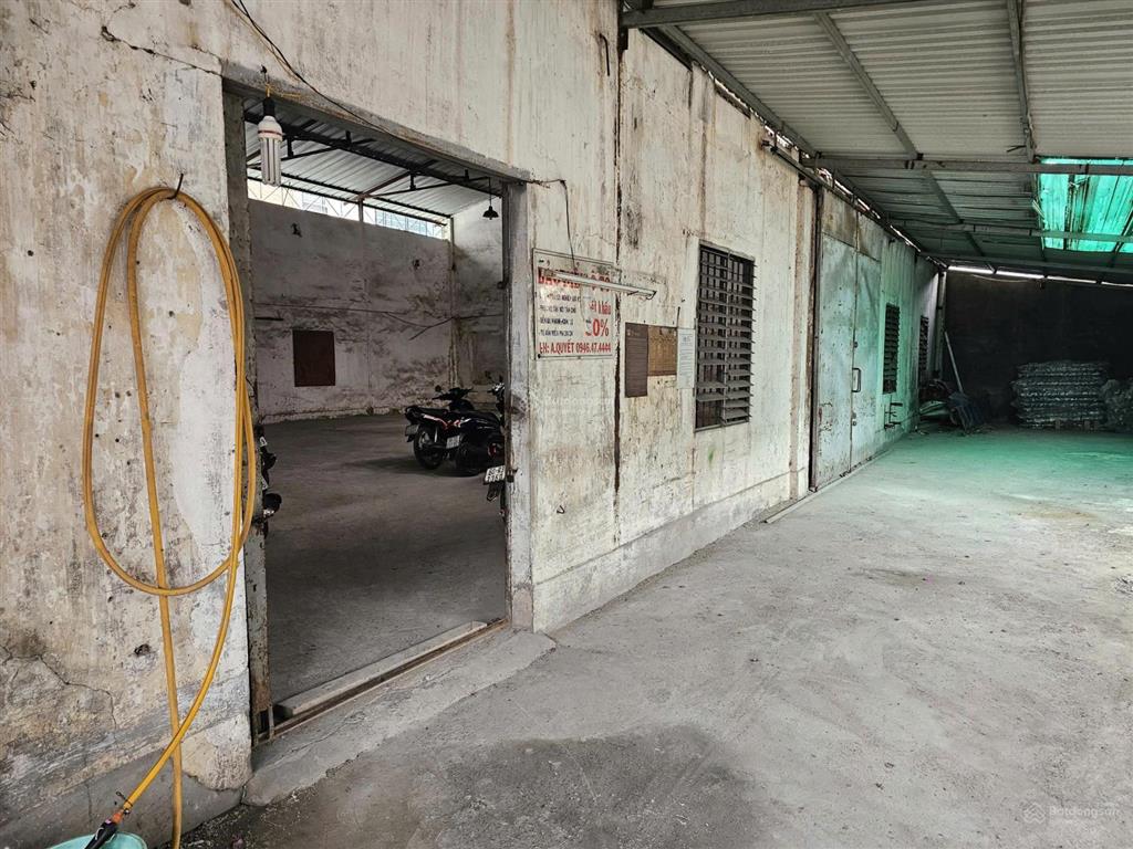 Cho thuê tòa nhà văn phòng 1 trệt 3 lầu và kho(có thể thuê riêng lẻ) tại quận 4 cũ tp hồ chí minh