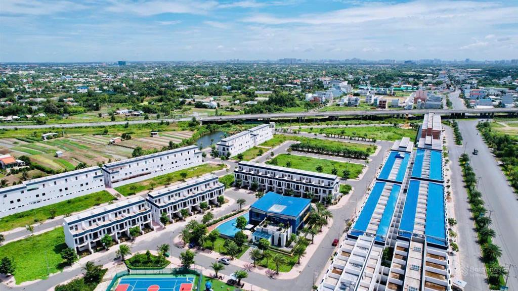Bán shophouse the sol city, 100m2, 1 trệt 2 lầu giá chỉ 4,8 tỷ. chỉ 1 căn duy nhất