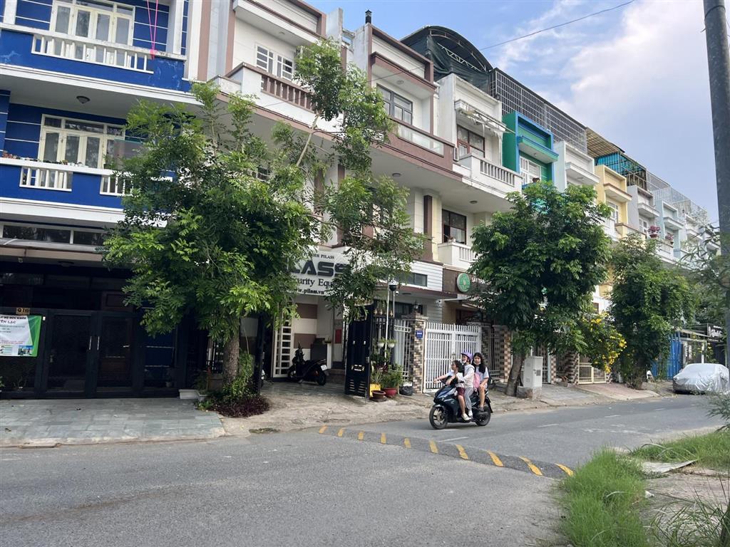 Bán nền đất 13c greenlife, 85m2 (5x17) sổ hồng riêng, giá chỉ 5,25 tỷ