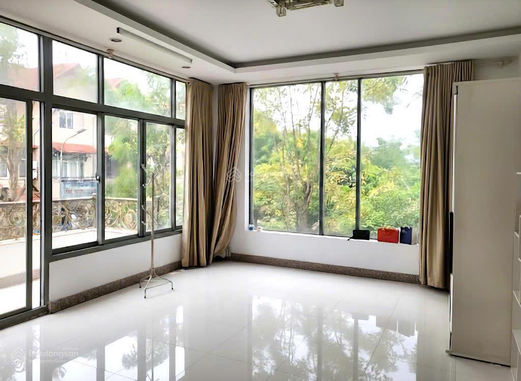 Cho thuê phòng ngay trong biệt thự kdc conic, giá chỉ 3.5 triệu/tháng.