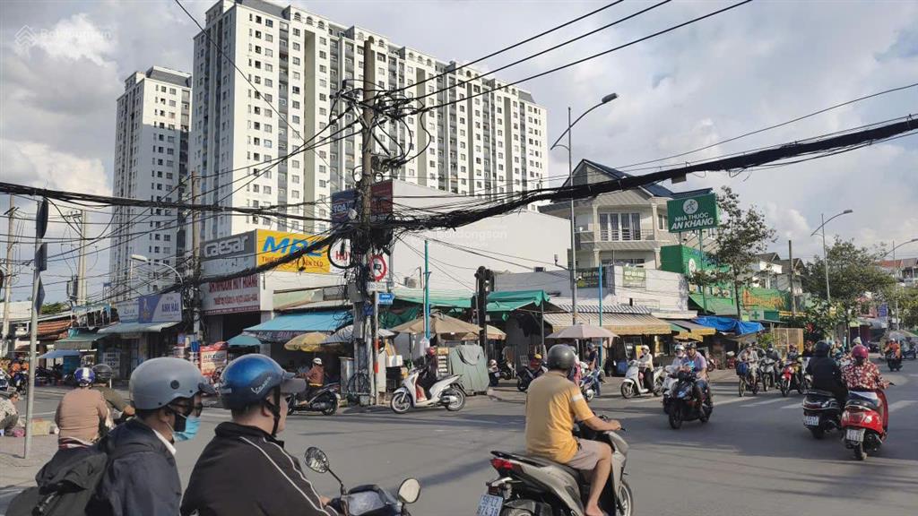 Ngộp ngân hàng sổ đỏ xây dựng tự do  chủ cần bán gấp lô đất đẹp 60m2 tại phú lợi