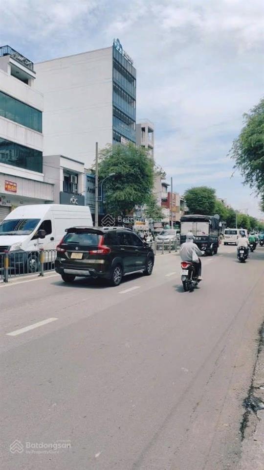 Cho thuê nhà mặt tiền đẹp, 3 lầu trường chinh