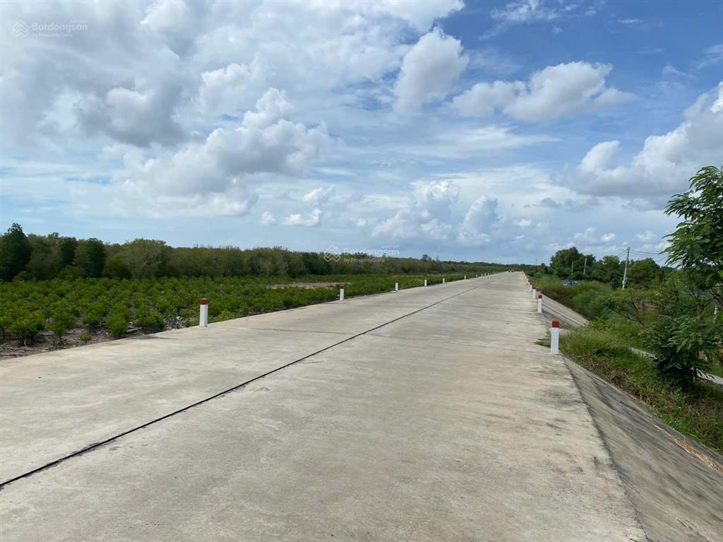 Bán trang trại nuôi yến 2.000m2 đất mặt tiền đê biển có 400 m2 thổ cư, có nhà yến 600 tổ