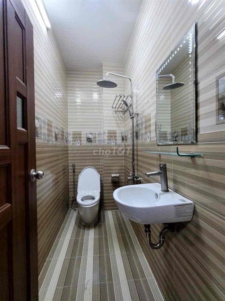 nhà chỉ cho gia đình ở mới sạch sẽ hẽm an ninh gần sân bay