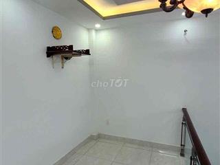 nhà chỉ cho gia đình ở mới sạch sẽ hẽm an ninh gần sân bay
