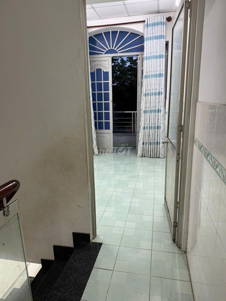 cho thuê nhà 1 tầm 2 phòng ngủ trên lầu
