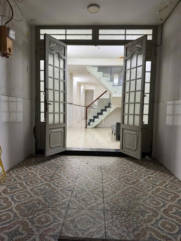 cho thuê nhà 1 tầm 2 phòng ngủ trên lầu