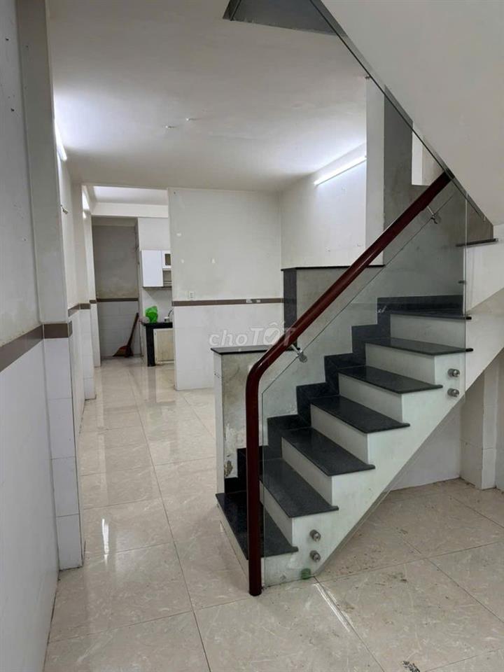 cho thuê nhà 1 tầm 2 phòng ngủ trên lầu