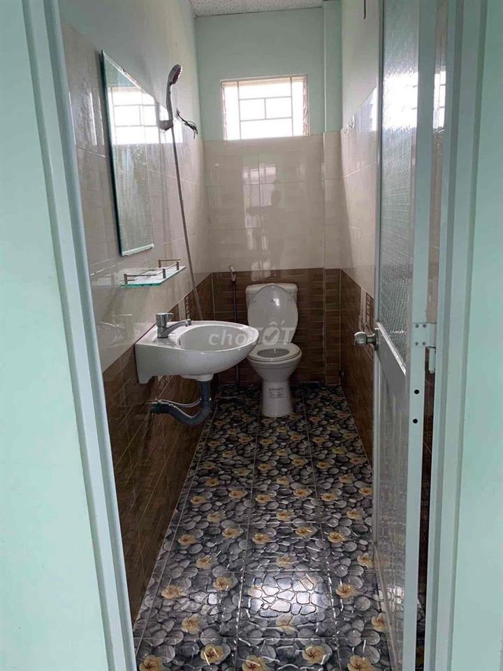 nhà 1 trệt 1 lầu ,2 phòng ngủ,2 toilet,an ninh rộng rãi thoáng mát