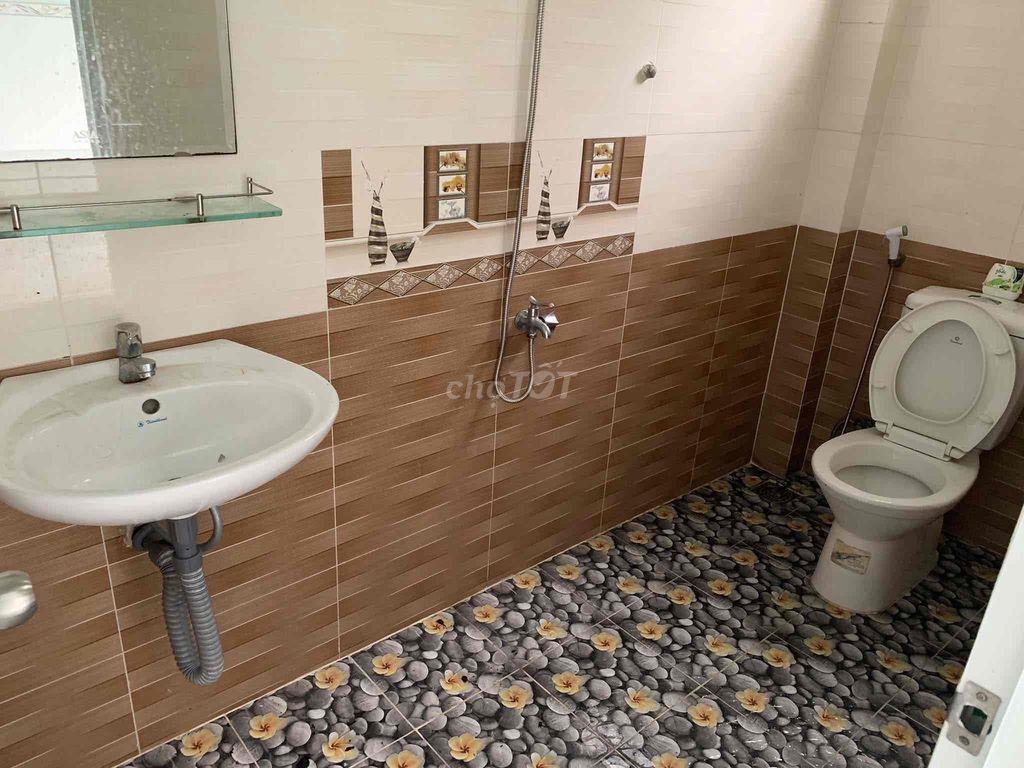 nhà 1 trệt 1 lầu ,2 phòng ngủ,2 toilet,an ninh rộng rãi thoáng mát