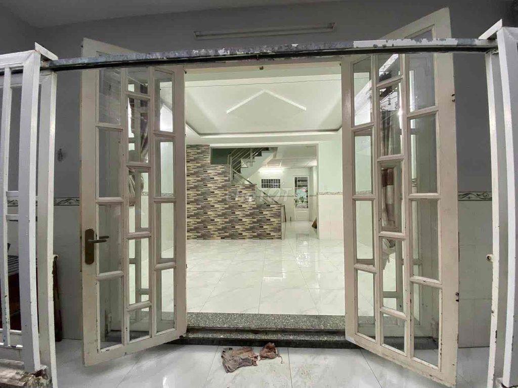 nhà 1 trệt 1 lầu ,2 phòng ngủ,2 toilet,an ninh rộng rãi thoáng mát