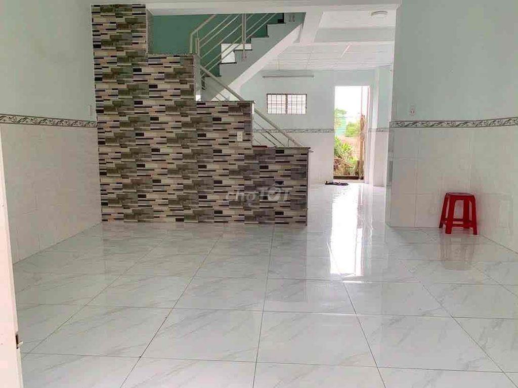 nhà 1 trệt 1 lầu ,2 phòng ngủ,2 toilet,an ninh rộng rãi thoáng mát