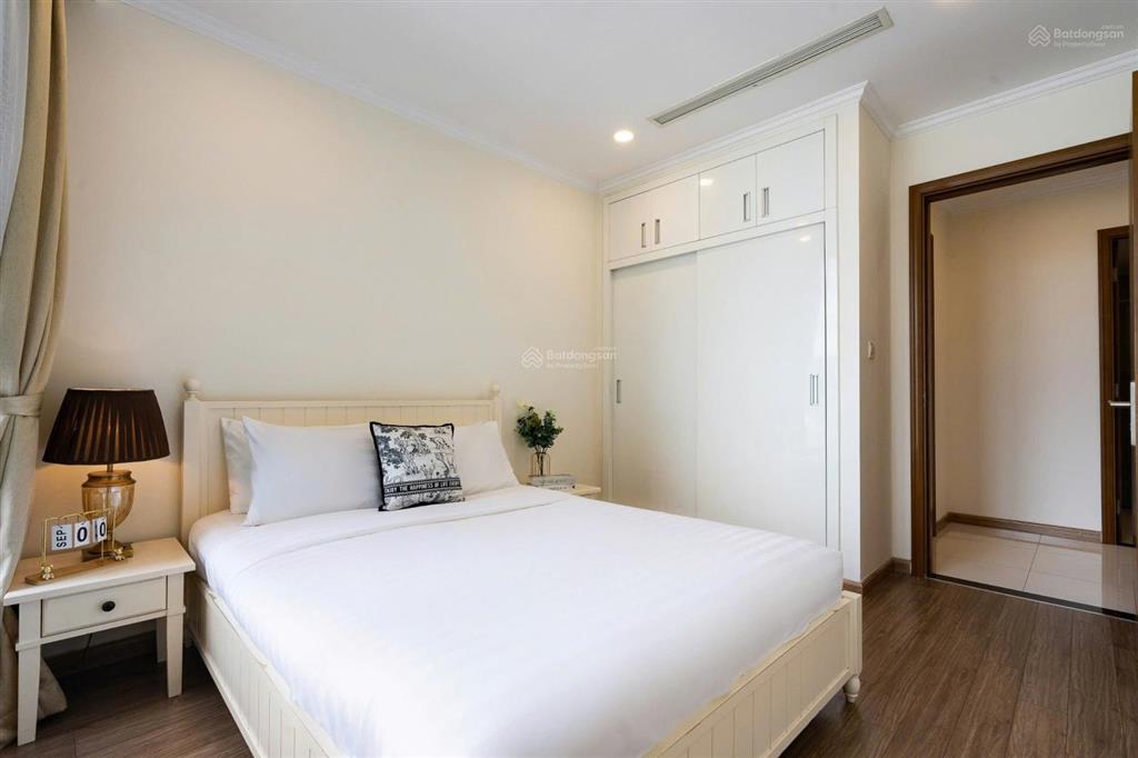 Chủ đi nước ngoài cần cho thuê gấp ch 2pn, 2wc tại vinhomes central park, 18,5 triệu, 82m2, đẹp