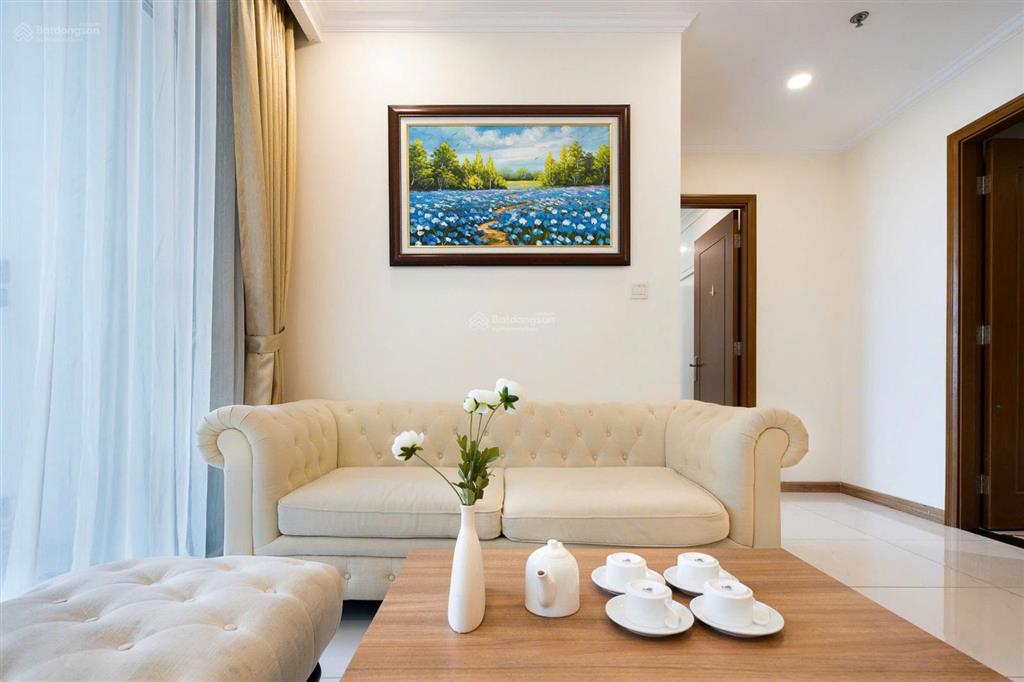 Chủ đi nước ngoài cần cho thuê gấp ch 2pn, 2wc tại vinhomes central park, 18,5 triệu, 82m2, đẹp