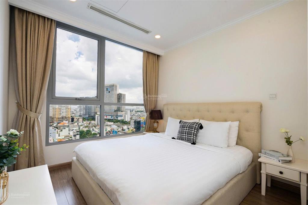 Chủ đi nước ngoài cần cho thuê gấp ch 2pn, 2wc tại vinhomes central park, 18,5 triệu, 82m2, đẹp