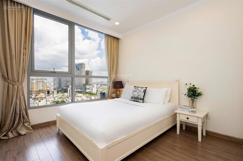 Chủ đi nước ngoài cần cho thuê gấp ch 2pn, 2wc tại vinhomes central park, 18,5 triệu, 82m2, đẹp