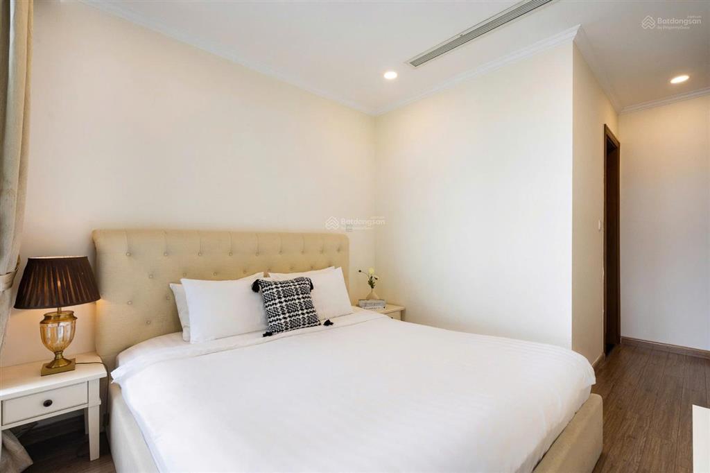 Chủ đi nước ngoài cần cho thuê gấp ch 2pn, 2wc tại vinhomes central park, 18,5 triệu, 82m2, đẹp