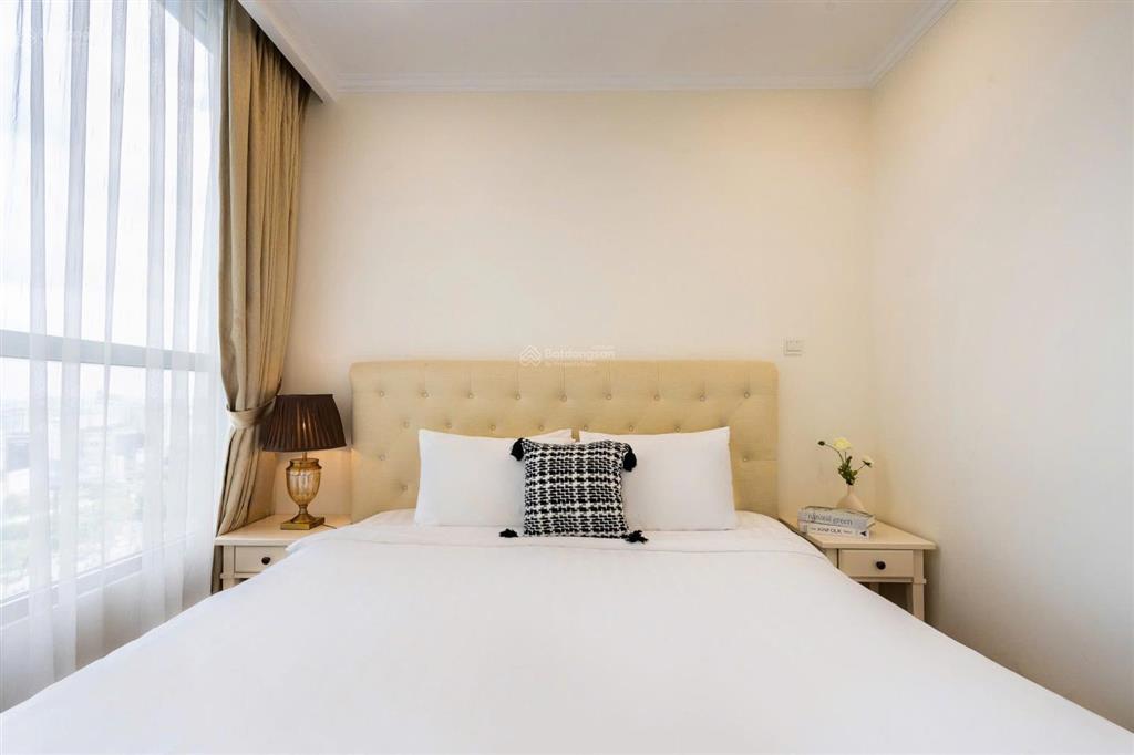 Chủ đi nước ngoài cần cho thuê gấp ch 2pn, 2wc tại vinhomes central park, 18,5 triệu, 82m2, đẹp