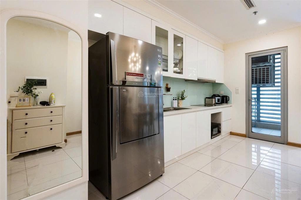 Chủ đi nước ngoài cần cho thuê gấp ch 2pn, 2wc tại vinhomes central park, 18,5 triệu, 82m2, đẹp