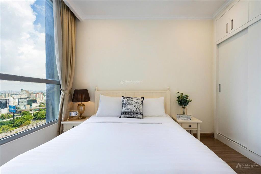 Chủ đi nước ngoài cần cho thuê gấp ch 2pn, 2wc tại vinhomes central park, 18,5 triệu, 82m2, đẹp