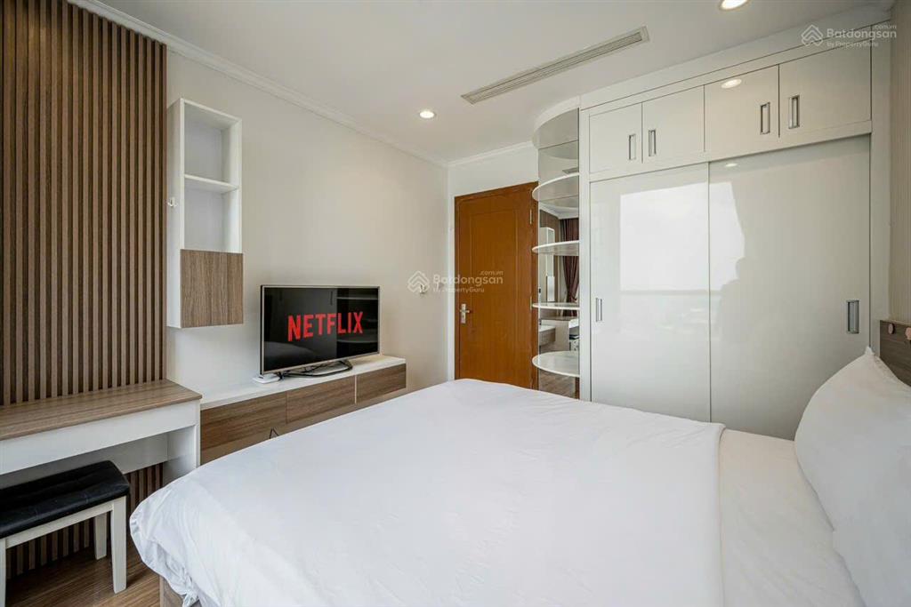 Chủ đi nước ngoài nên để lại cho thuê gấp căn hộ 3pn vinhomes central park giá tốt