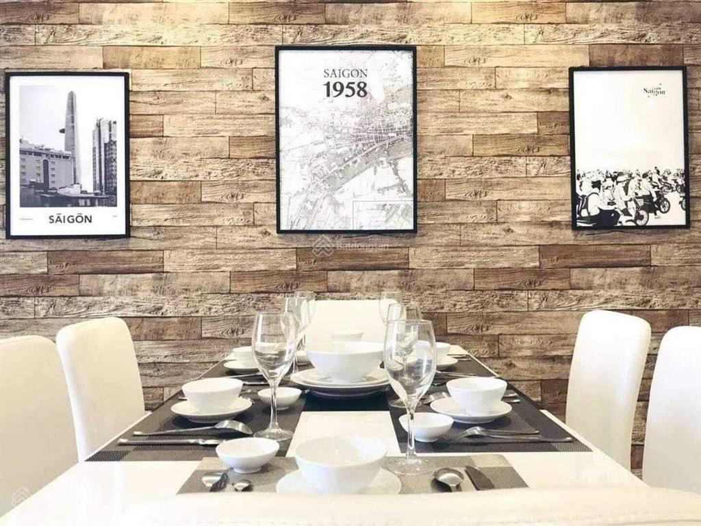Tôi cần cho thuê căn hộ 2 phòng ngủ, vinhomes central park, view landmark 81