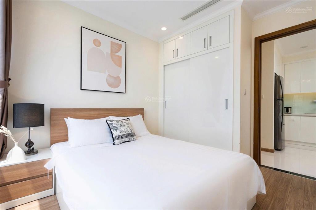 Chủ định cư nước ngoài cần bán gấp căn 2 pn khu landmark, nhà đẹp, sổ hồng sẵn, cho thuê 28 triệu
