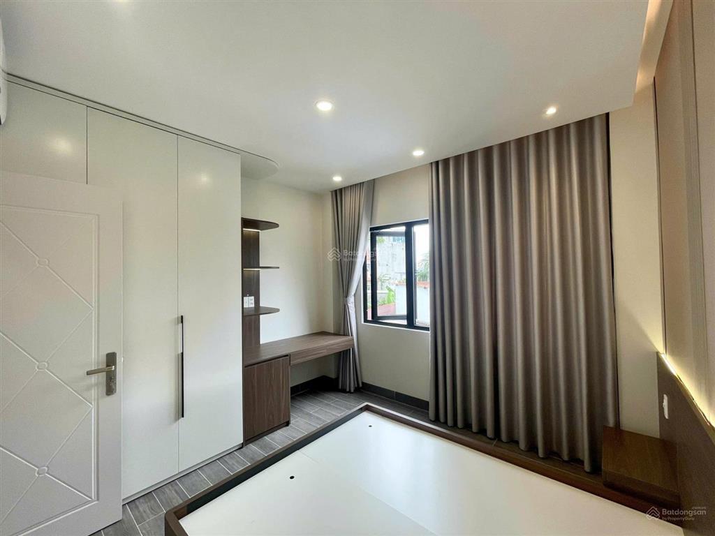 Nhà mới xây cực đẹp 2 mặt tiền đường. ngang 6.5m rộng rãi. có gara oto, tặng full nội thất cao cấp