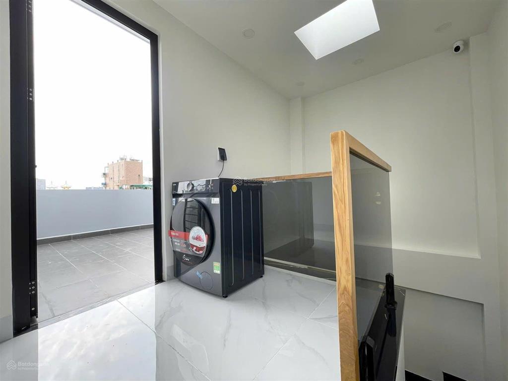 Nhà mới xây cực đẹp 2 mặt tiền đường. ngang 6.5m rộng rãi. có gara oto, tặng full nội thất cao cấp