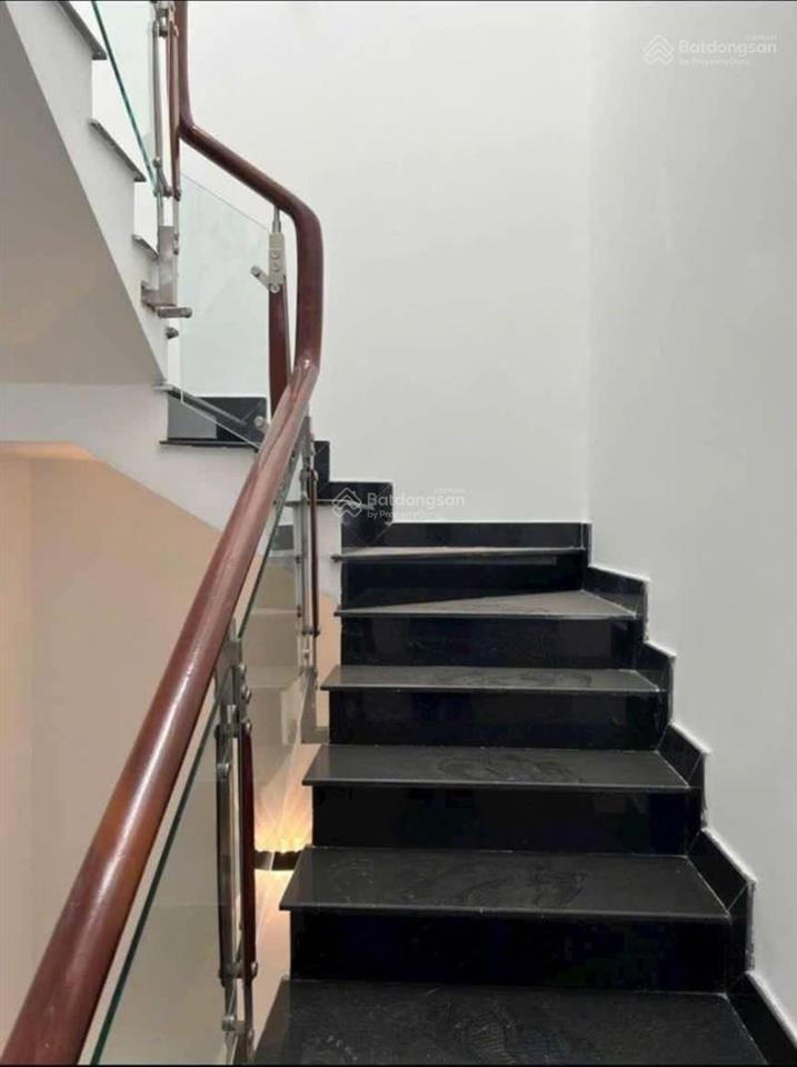 Nhà 3 tầng gần vòng xoay an phú. cách nguyễn thị định 100m. di chuyển cực kỳ thuận tiện q1, cao tốc