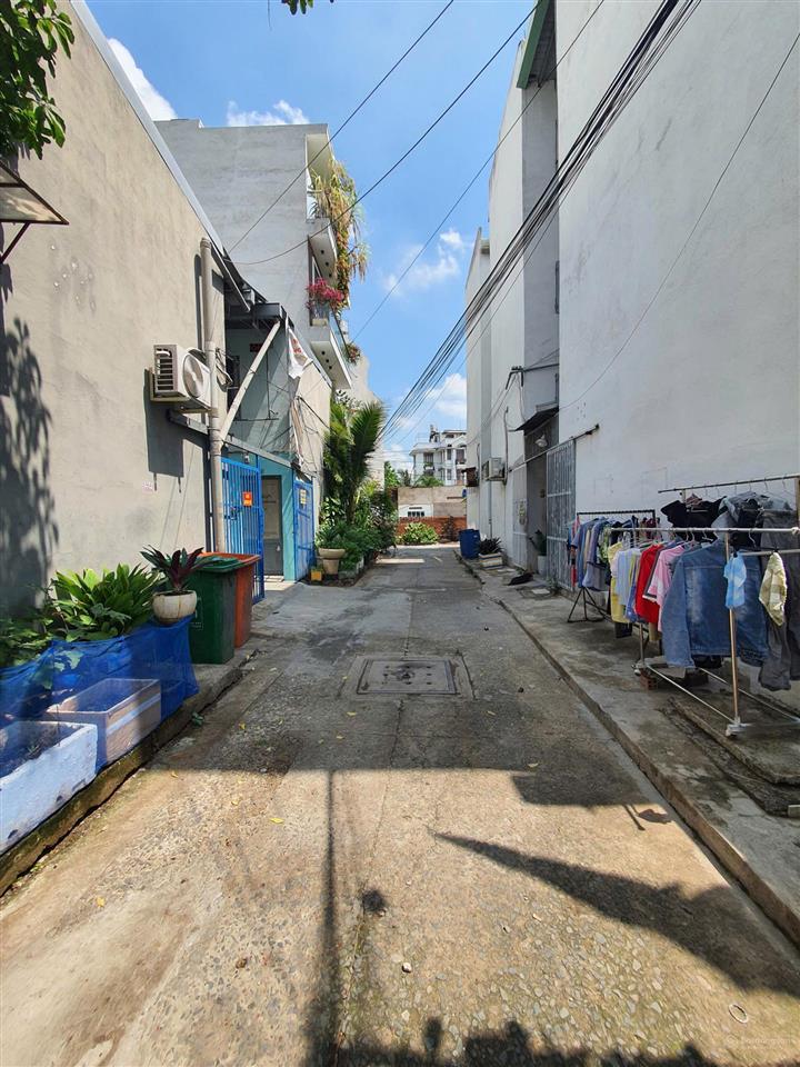 Nhà 3 tầng gần vòng xoay an phú. cách nguyễn thị định 100m. di chuyển cực kỳ thuận tiện q1, cao tốc