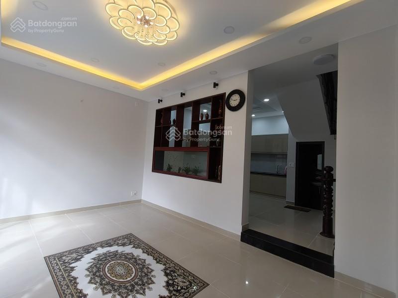 Nhà mặt tiền đường số cách nguyễn duy trinh 30m. xe hơi đậu trong nhà. ngang lên tới 5.7m rộng rãi