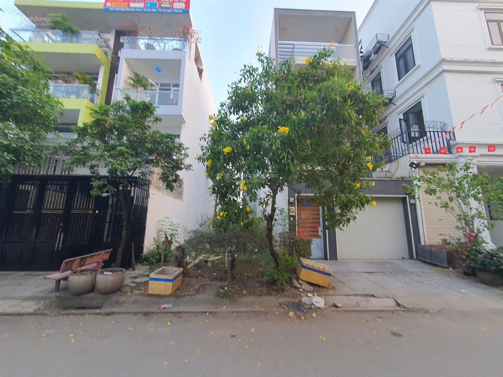 Đất đẹp có công viên trước nhà chỉ 11,5 tỷ. đường xe hơi tránh nhau ngay bv lê văn thịnh
