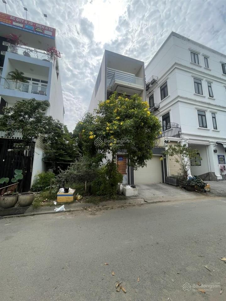 Đất đẹp có công viên trước nhà chỉ 11,5 tỷ. đường xe hơi tránh nhau ngay bv lê văn thịnh