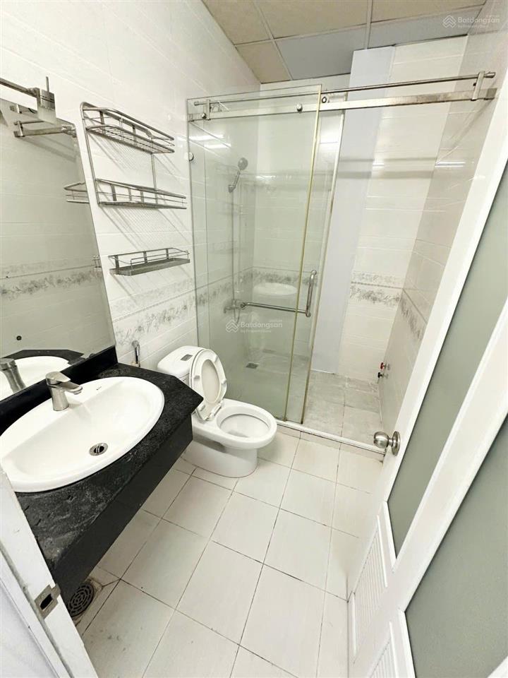 Nhà 4 tầng đường xe hơi thông suốt, dòng tiền ổn định 35 triệu/tháng. khu vực an ninh đồng bộ
