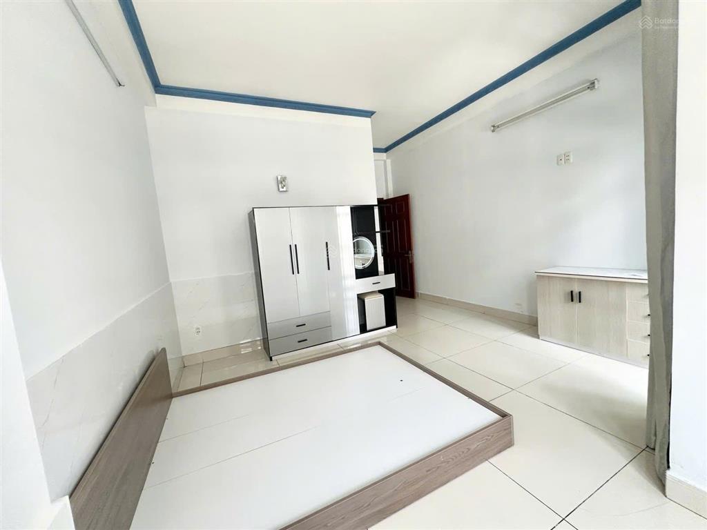 Nhà 4 tầng đường xe hơi thông suốt, dòng tiền ổn định 35 triệu/tháng. khu vực an ninh đồng bộ