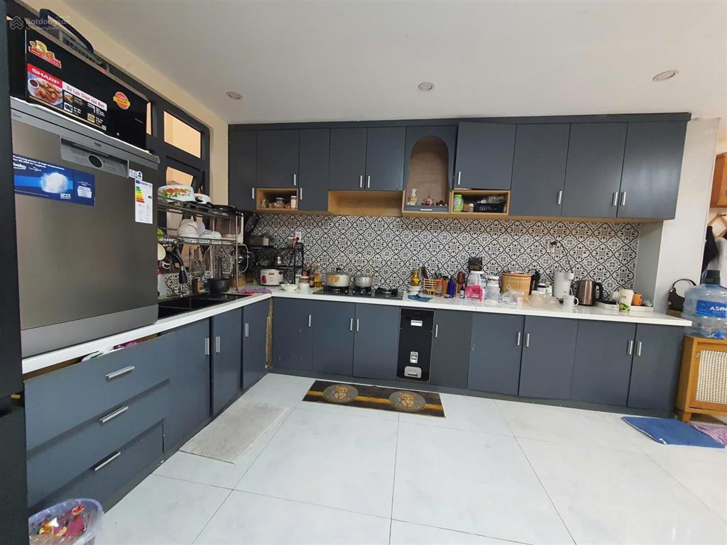 Nhà đẹp ngang 7m dài 17m. giá hiếm có chỉ hơn 8 tỷ tại trung tâm quận 2. xe hơi đậu trong nhà