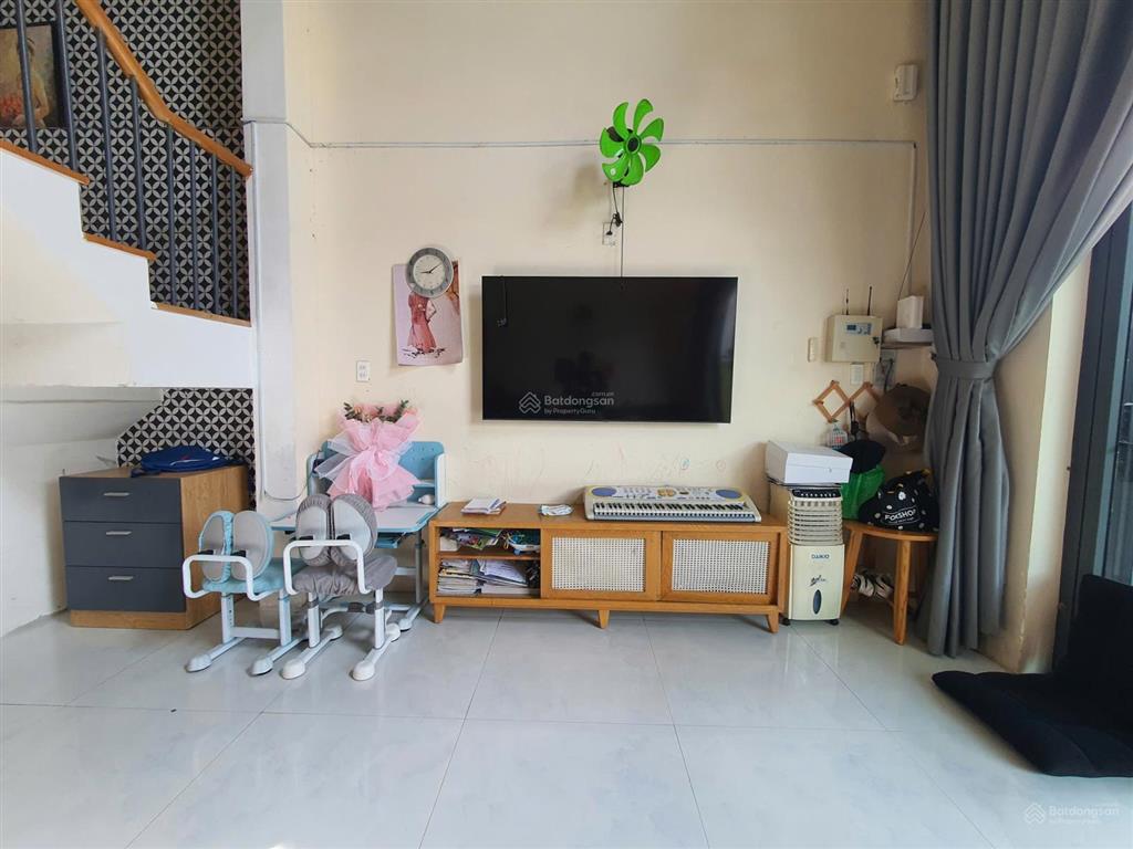 Nhà đẹp ngang 7m dài 17m. giá hiếm có chỉ hơn 8 tỷ tại trung tâm quận 2. xe hơi đậu trong nhà